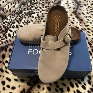 White Mountain Tan Mules with Buckle